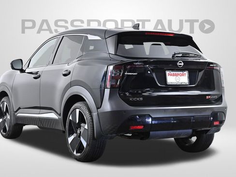Used 2025 Nissan Kicks SR image 7