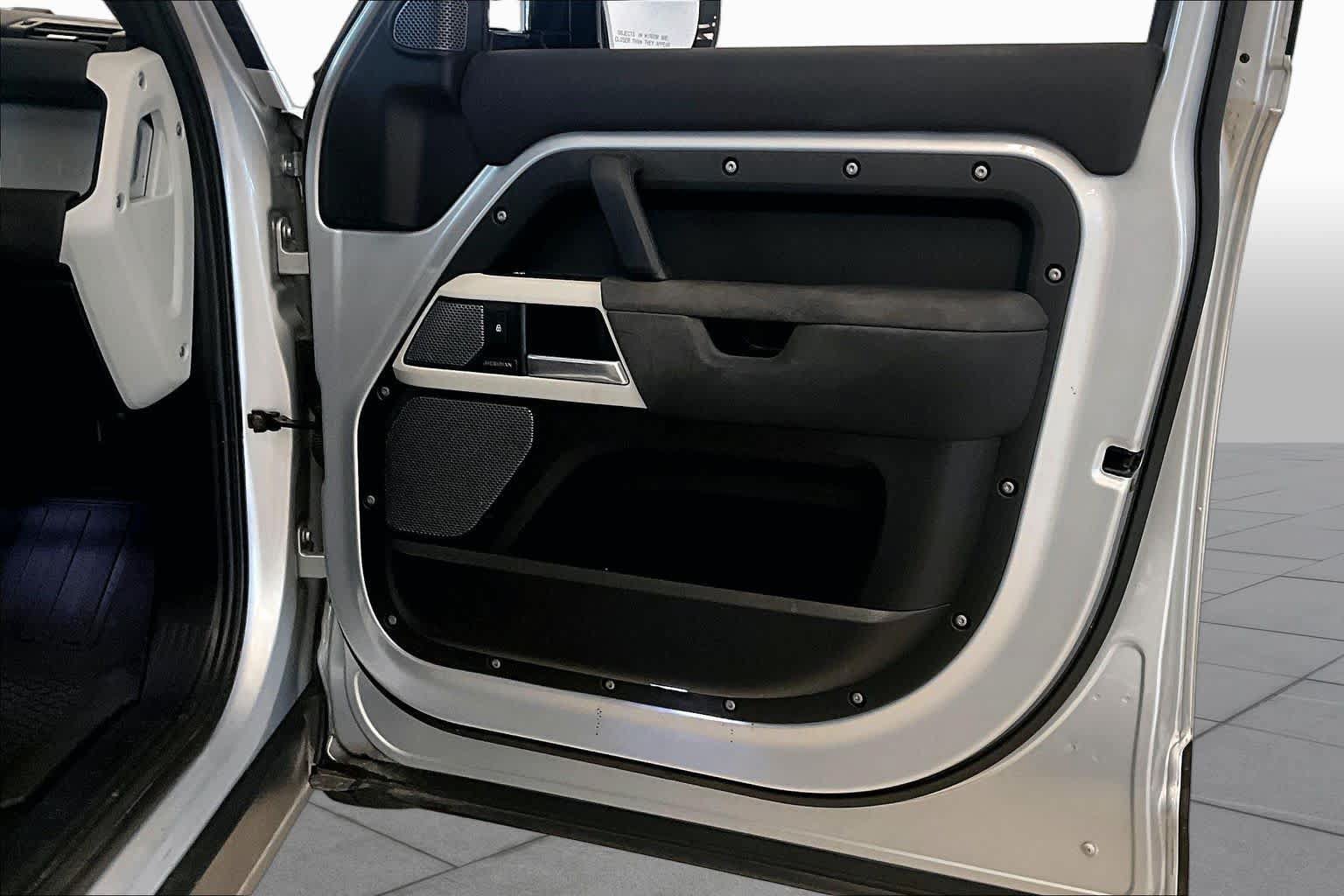 Used 2022 Land Rover Defender 110 AWD/4WD image 22