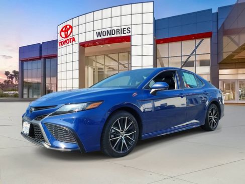 Used 2024 Toyota Camry SE FWD image 2