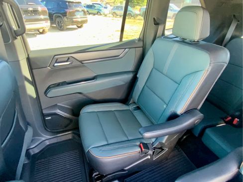 New 2026 GMC Acadia AT4 w/ LPO, Floor Liner Package image 29