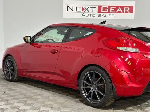 Used 2013 Hyundai Veloster w/ Style Pkg image 6