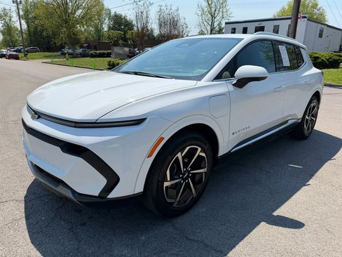 Used 2025 Chevrolet Equinox EV LT w/ Convenience Package image 8