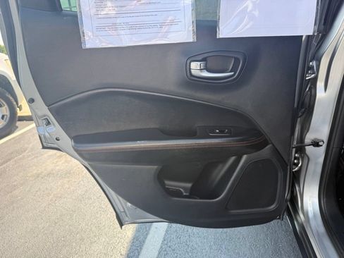Used 2020 Jeep Compass Trailhawk AWD/4WD image 14