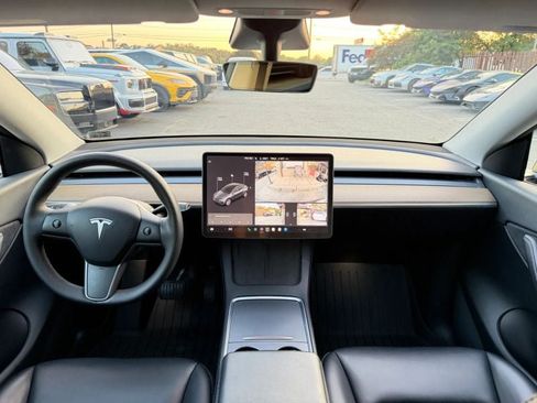 Used 2022 Tesla Model Y Long Range AWD/4WD image 18