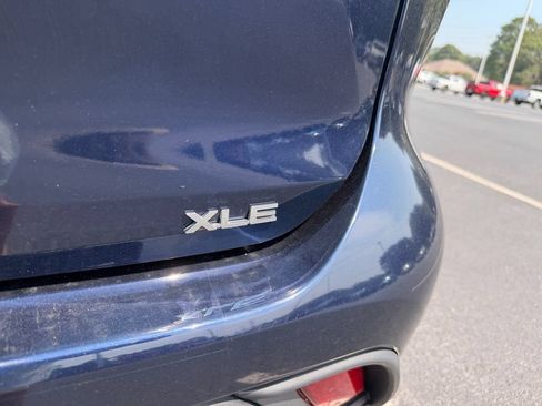Used 2024 Toyota Highlander XLE FWD image 8