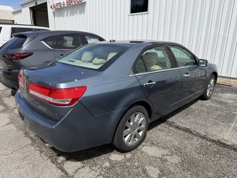 Used 2012 Lincoln MKZ FWD image 4