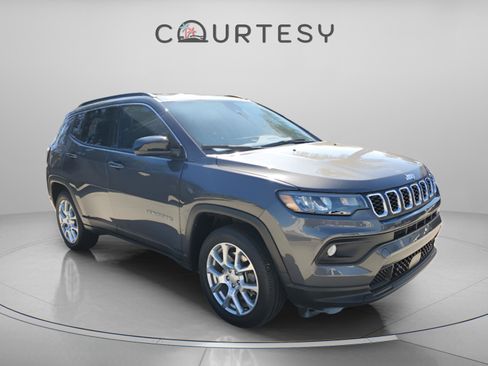Used 2024 Jeep Compass Latitude image 5