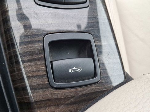 Used 2017 BMW 230i xDrive Convertible image 22