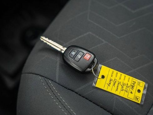 Used 2019 Toyota Tacoma TRD Off-Road image 45