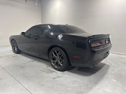 Used 2017 Dodge Challenger R/T RWD image 8