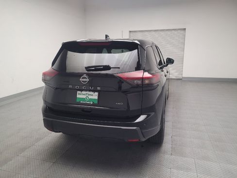 Used 2024 Nissan Rogue S image 7