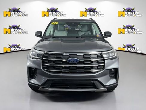 Used 2025 Ford Explorer Active w/ Active Comfort Package AWD/4WD image 2