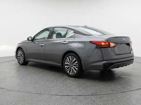 Used 2025 Nissan Altima 2.5 SV FWD image 6