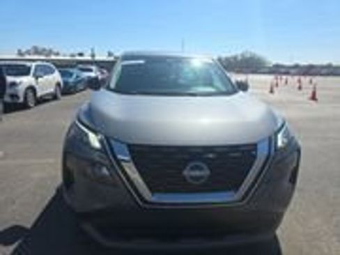Used 2023 Nissan Rogue S image 2