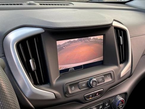 Used 2022 GMC Terrain SLE w/ Driver Convenience Package FWD image 9