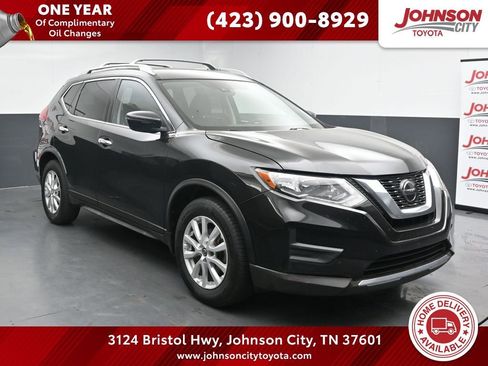 Used 2020 Nissan Rogue SV image 1