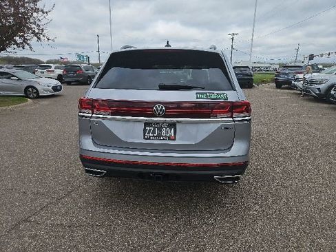 Used 2024 Volkswagen Atlas SE w/ Panoramic Sunroof Package AWD/4WD image 7