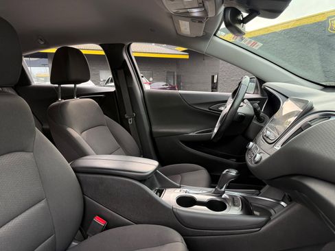 Used 2018 Chevrolet Malibu Hybrid w/ Driver Confidence Package image 19