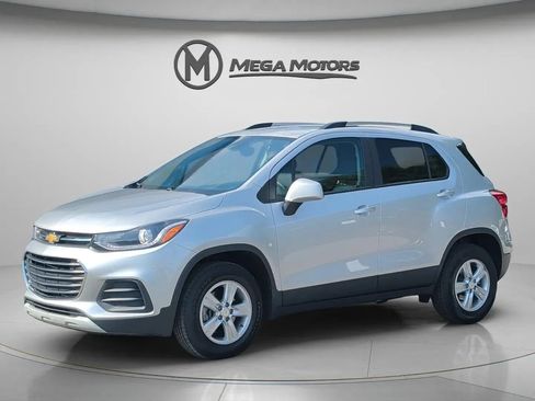Used 2021 Chevrolet Trax LT AWD/4WD image 2