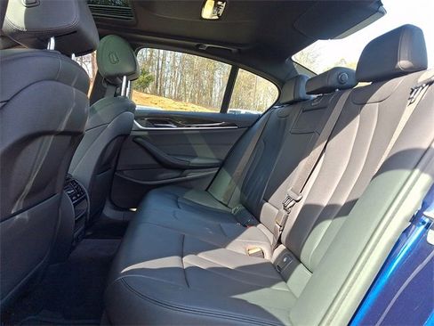 Used 2020 BMW 530e xDrive w/ Premium Package image 10