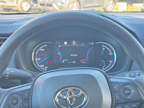 Used 2025 Toyota RAV4 LE image 33