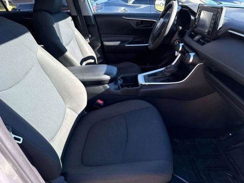 Used 2022 Toyota RAV4 LE image 15