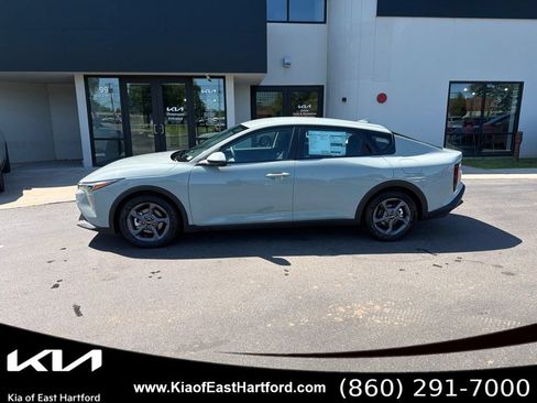 New 2026 Kia K4 FWD image 2
