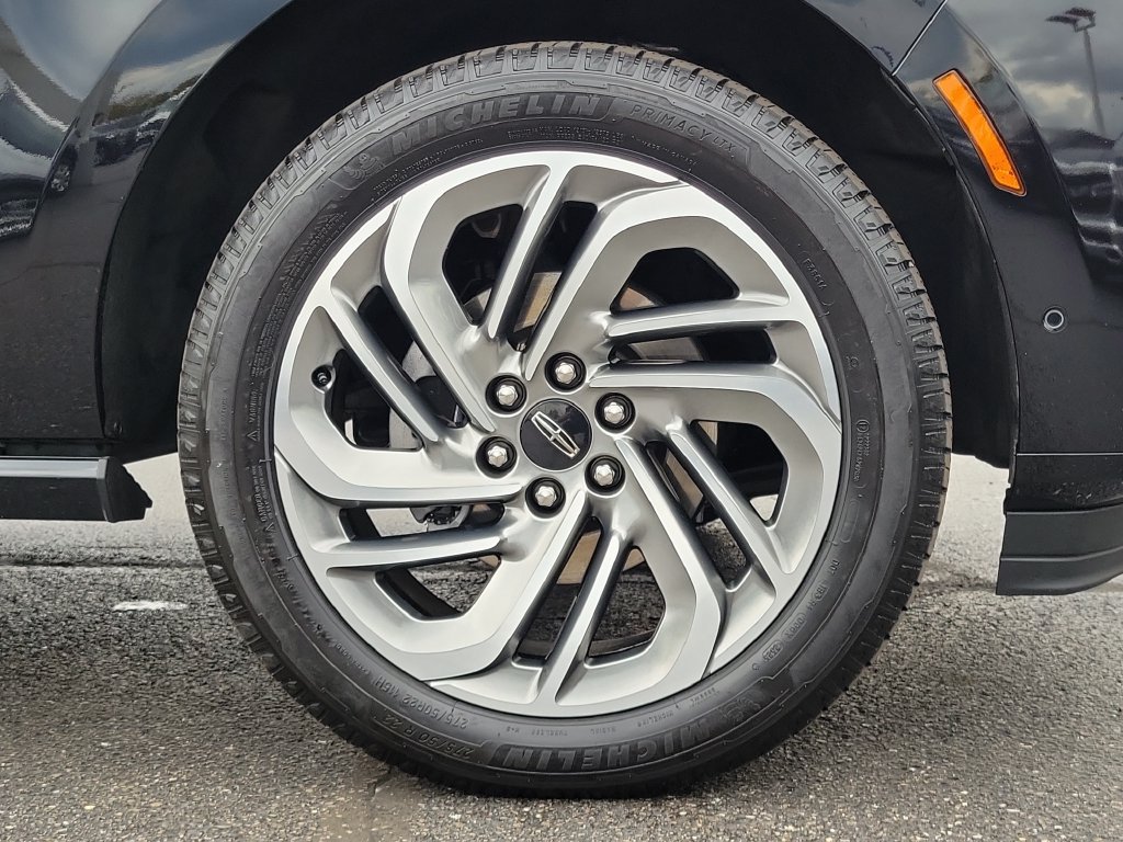 Certified 2025 Lincoln Navigator L Reserve AWD/4WD image 9
