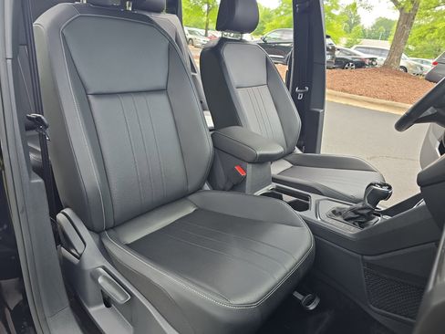 Certified 2023 Volkswagen Tiguan SE R-Line FWD image 10