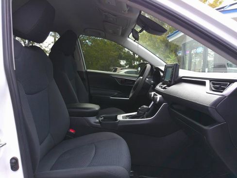 Used 2020 Toyota RAV4 LE image 19