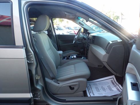 Used 2005 Jeep Grand Cherokee Laredo AWD/4WD image 6