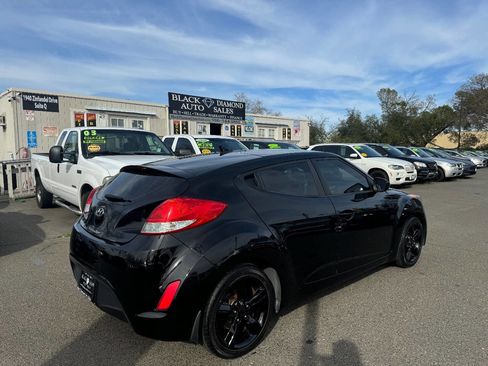 Used 2013 Hyundai Veloster image 9