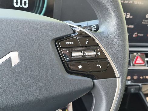 Used 2025 Kia Niro LX FWD image 21