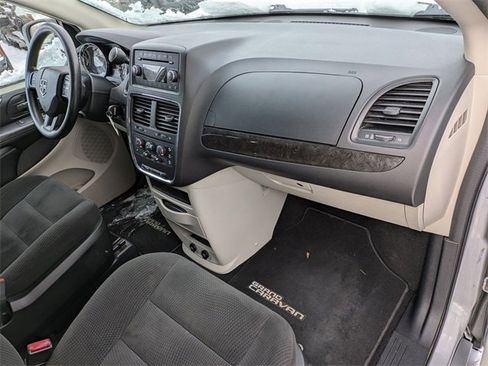 Used 2017 Dodge Grand Caravan SE image 20