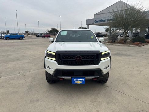 Used 2022 Nissan Frontier Pro-X image 2