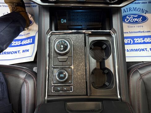 Used 2024 Ford Expedition Max Limited AWD/4WD image 16