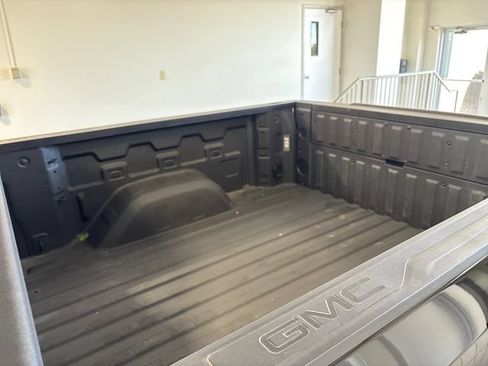 Used 2025 GMC Sierra 1500 AT4 w/ AT4 Premium Package AWD/4WD image 18