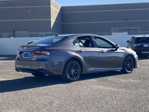 Used 2021 Toyota Camry XLE image 27
