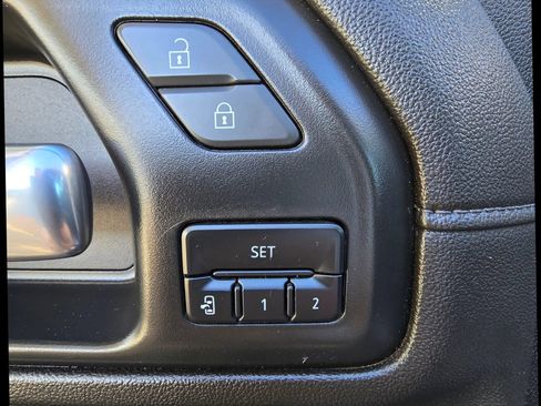 Used 2023 GMC Sierra 2500 Denali w/ Denali Ultimate Package image 18