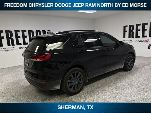 Used 2023 Chevrolet Equinox RS w/ RS Leather Package FWD image 4