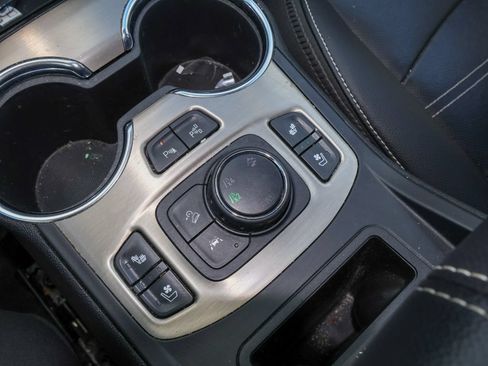 Used 2023 GMC Terrain Denali w/ Denali Premium Package AWD/4WD image 25