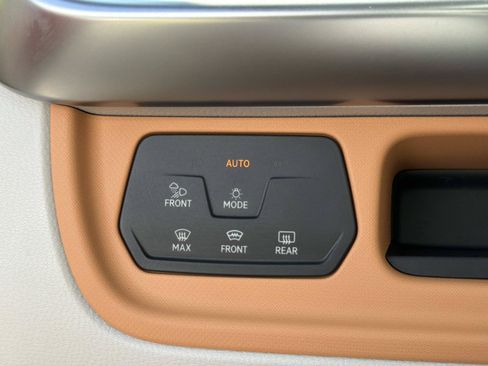 Certified 2025 Volkswagen ID. Buzz Pro S Plus AWD/4WD image 29