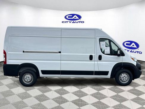 Used 2024 RAM ProMaster 2500 w/ Convenience Group FWD image 2