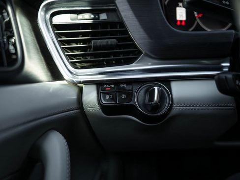 Used 2021 Porsche Panamera image 21