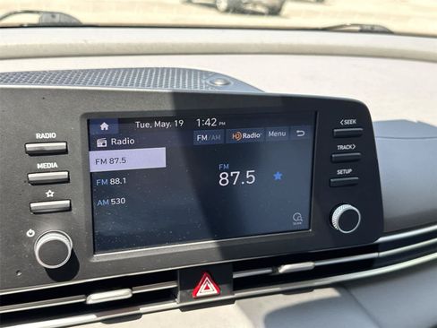 Used 2023 Hyundai Elantra SE FWD image 24