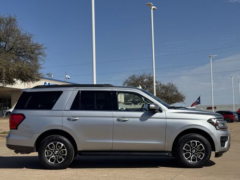 Used 2024 Ford Expedition XLT image 3