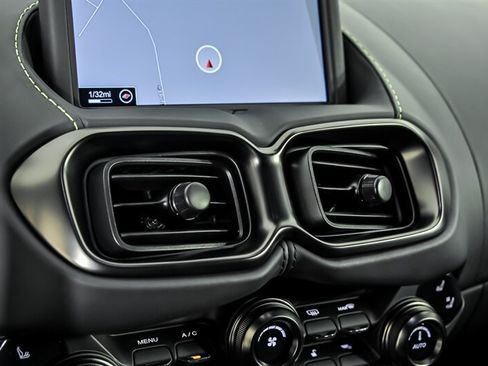 Used 2023 Aston Martin V8 Vantage Coupe RWD image 27