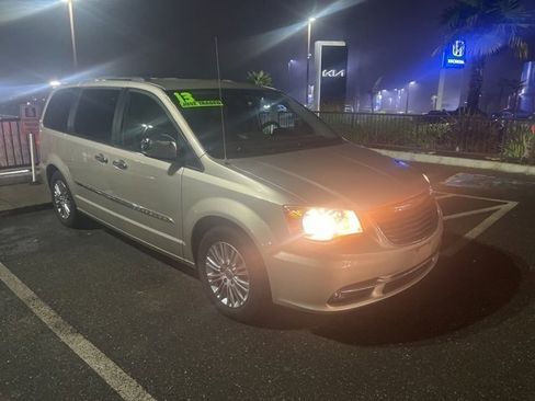 Used 2013 Chrysler Town & Country Touring-L w/ Entertainment Group #2 image 1