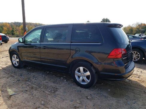 Used 2010 Volkswagen Routan SE FWD image 4