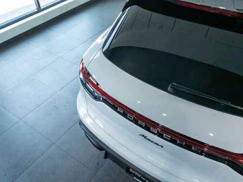 Certified 2026 Porsche Macan AWD/4WD image 33